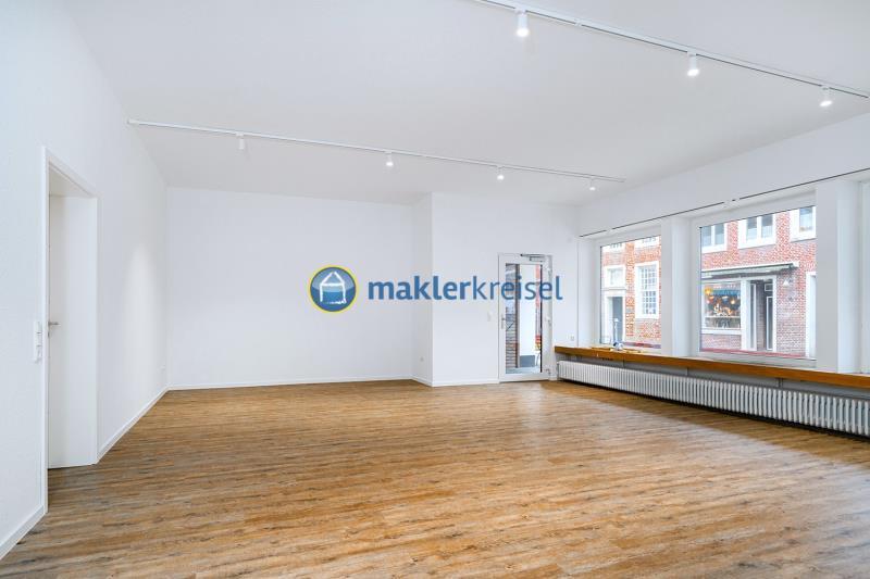 Innenstadt:  Modernisierte Gewerbeeinheit mit großer Außenterrasse in TOP-Lage!