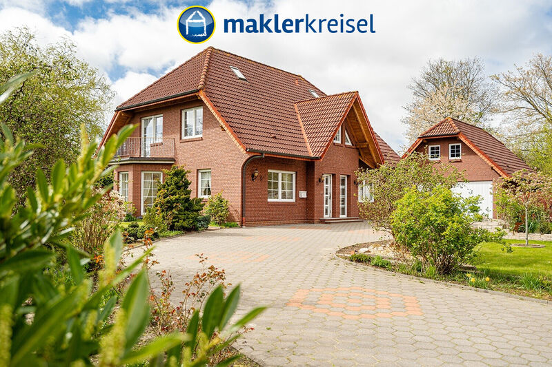 Großes Walmdachhaus (2. Wohneinheit möglich) mit Doppelgarage in schöner Wohnsiedlung am Waldesrand