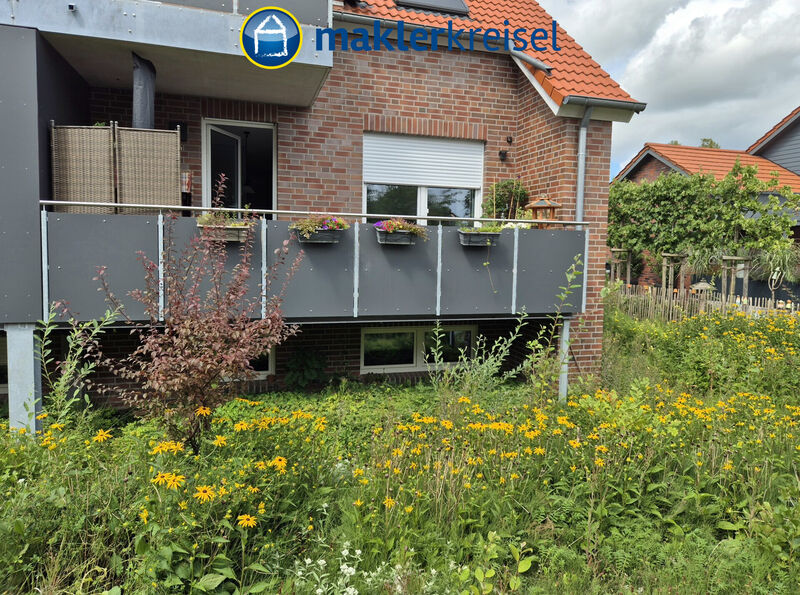 Junge Wohnung mit Balkon und Garage
