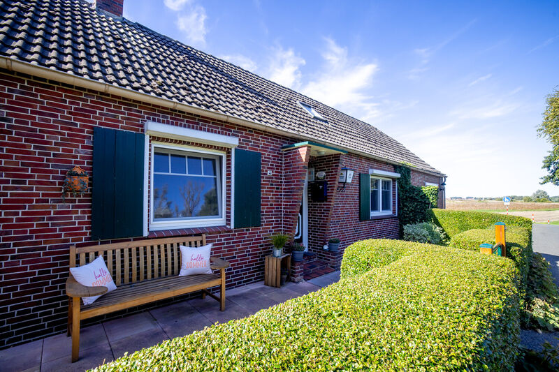 Nordseeküste: saniertes Landhaus mit großem Grundstück in toller Lage!